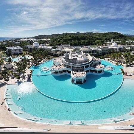 The Signature Level At Grand Palladium Lady Hamilton Resort & Spa Лусеа Экстерьер фото