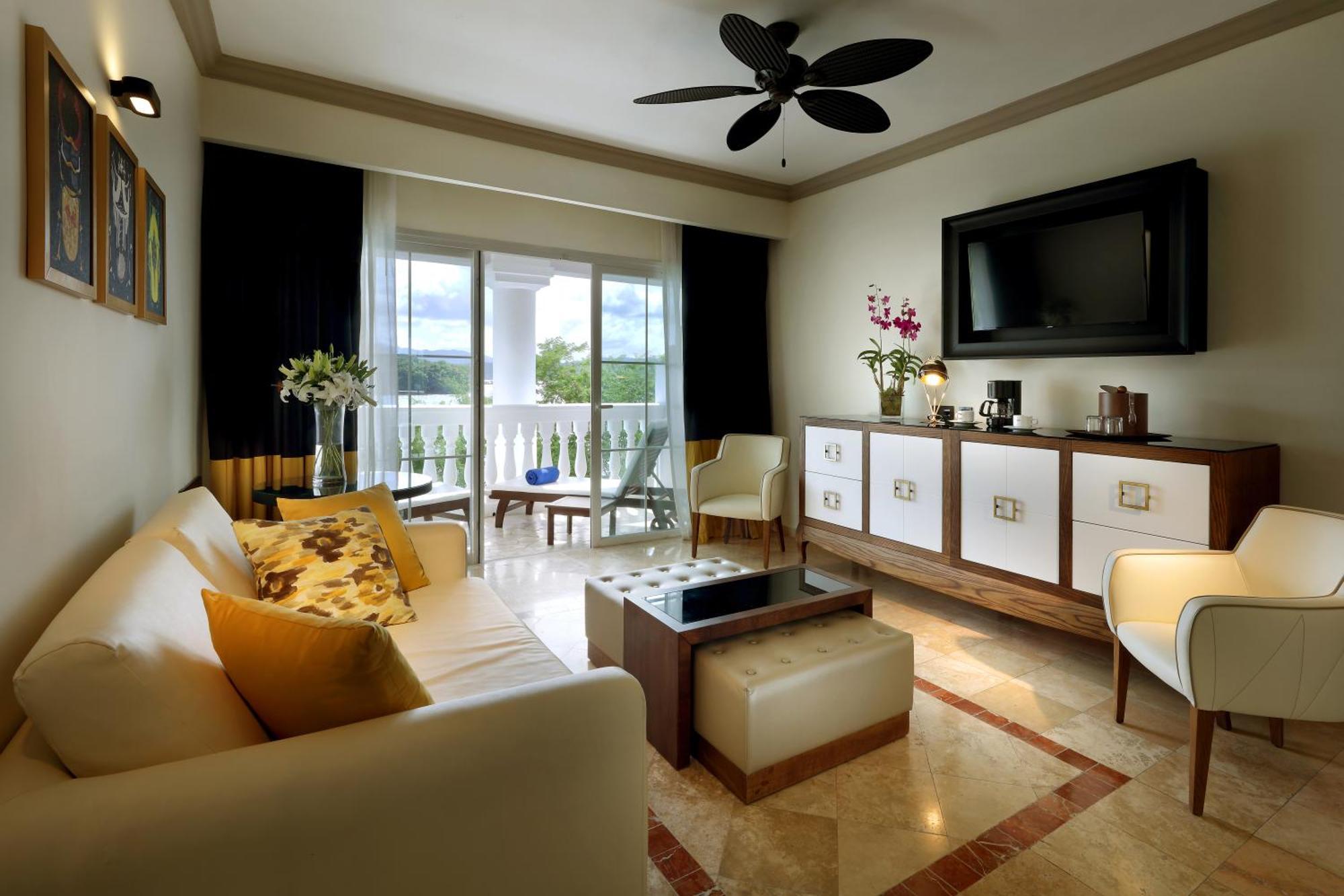 The Signature Level At Grand Palladium Lady Hamilton Resort & Spa Лусеа Экстерьер фото