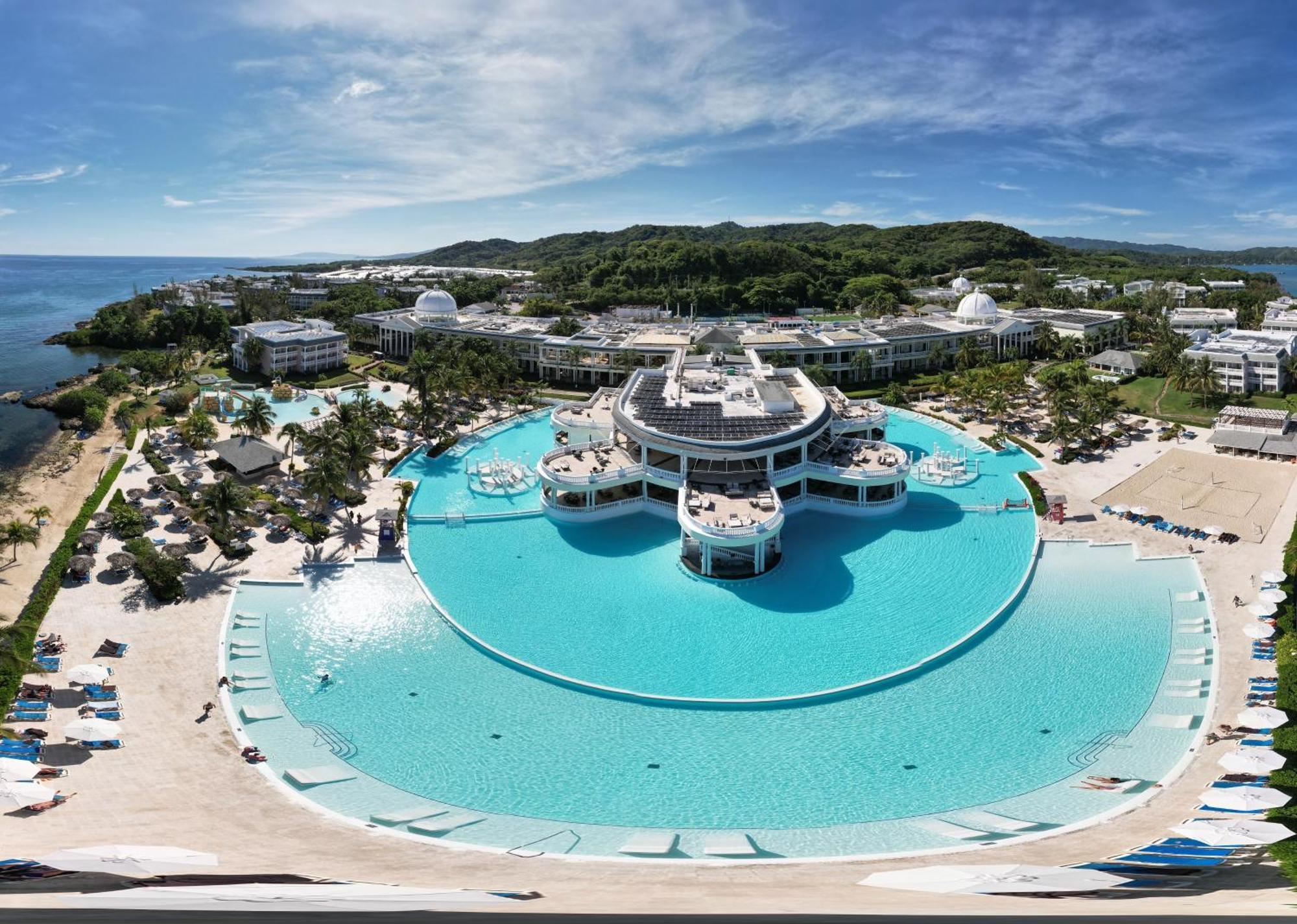The Signature Level At Grand Palladium Lady Hamilton Resort & Spa Лусеа Экстерьер фото