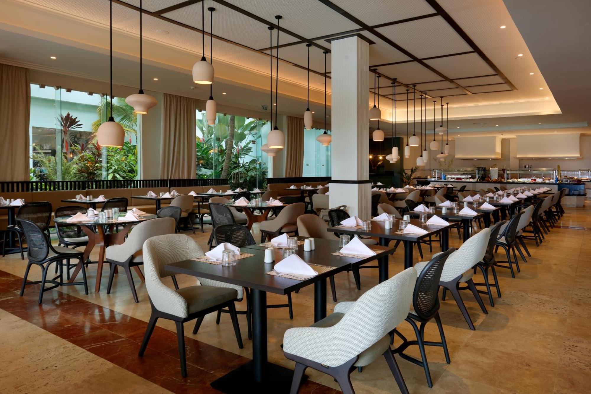 The Signature Level At Grand Palladium Lady Hamilton Resort & Spa Лусеа Экстерьер фото