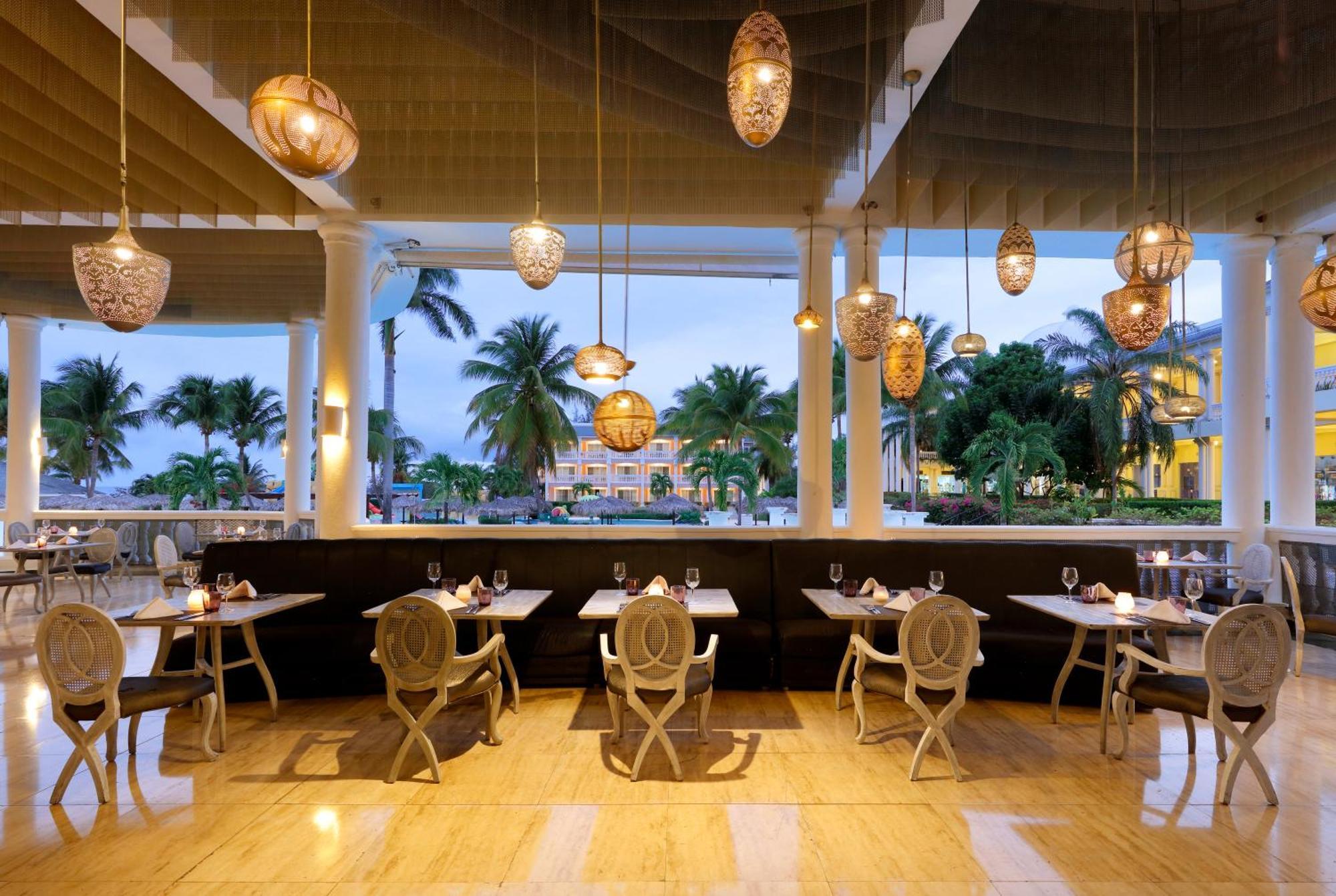 The Signature Level At Grand Palladium Lady Hamilton Resort & Spa Лусеа Экстерьер фото