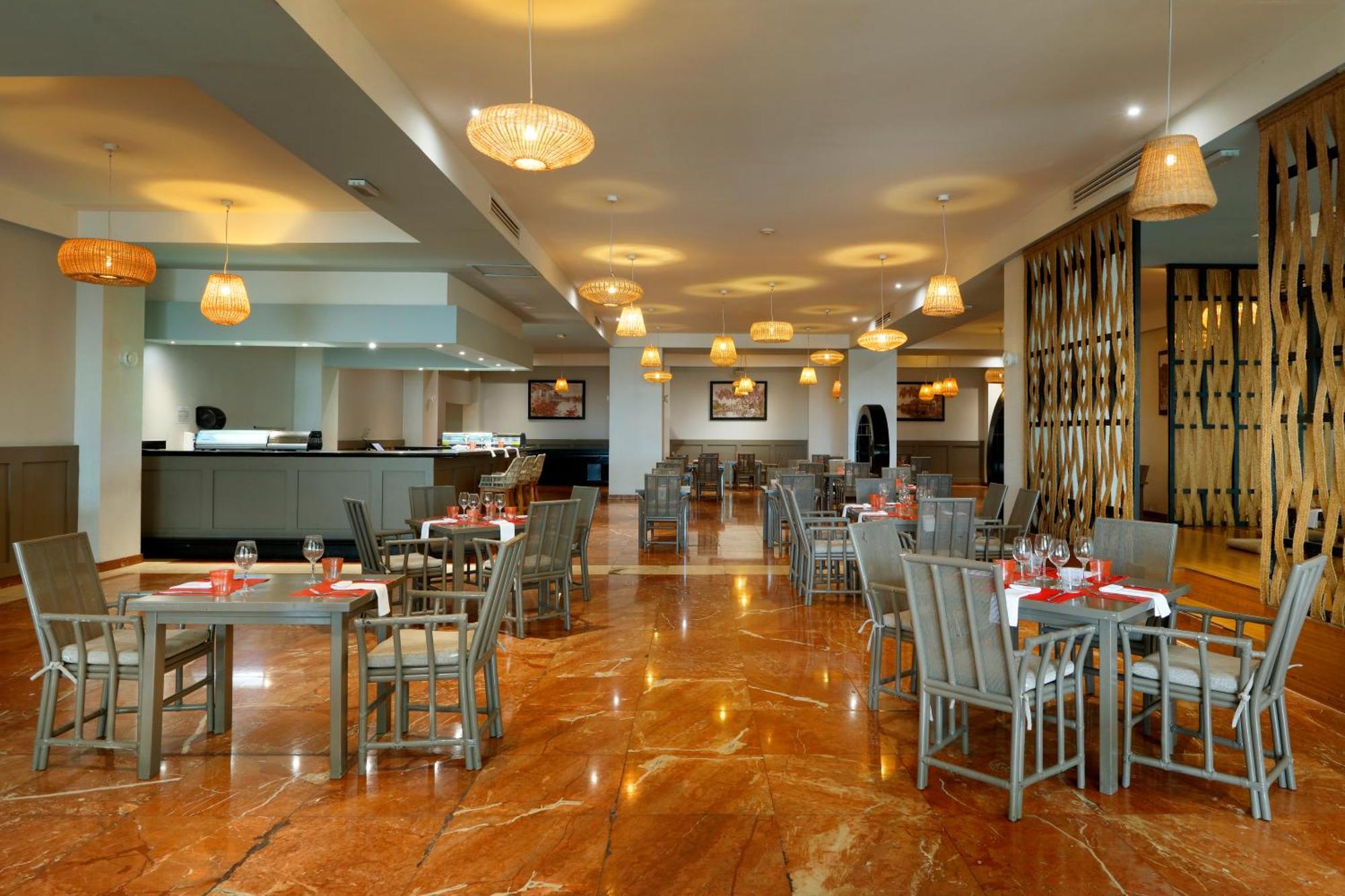 The Signature Level At Grand Palladium Lady Hamilton Resort & Spa Лусеа Экстерьер фото