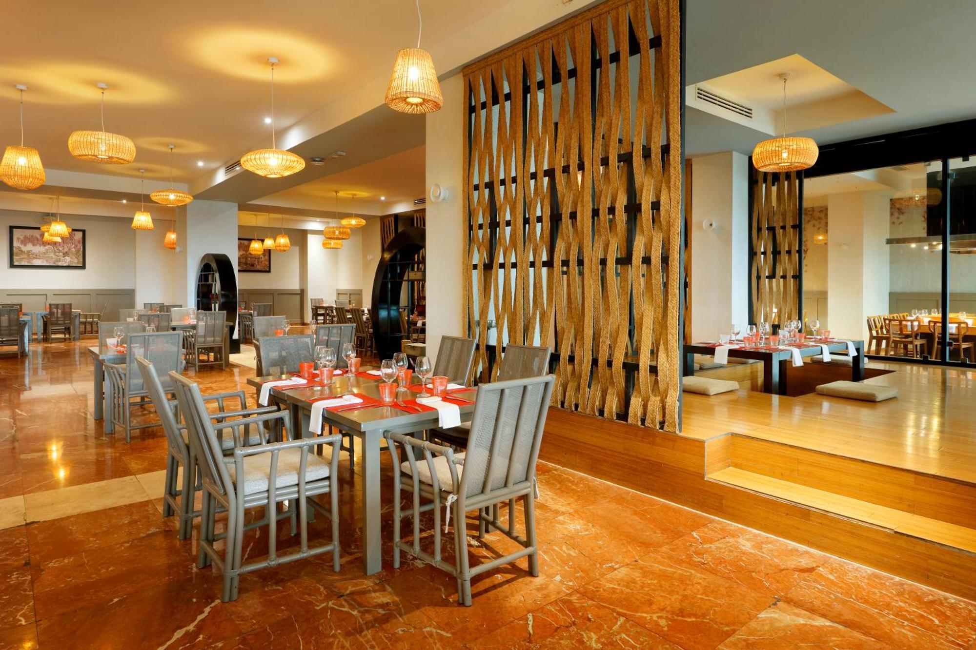 The Signature Level At Grand Palladium Lady Hamilton Resort & Spa Лусеа Экстерьер фото