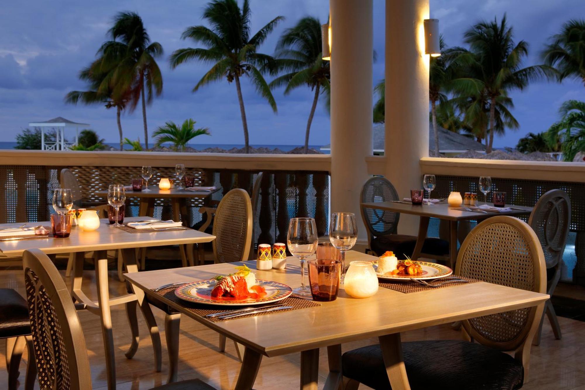 The Signature Level At Grand Palladium Lady Hamilton Resort & Spa Лусеа Экстерьер фото
