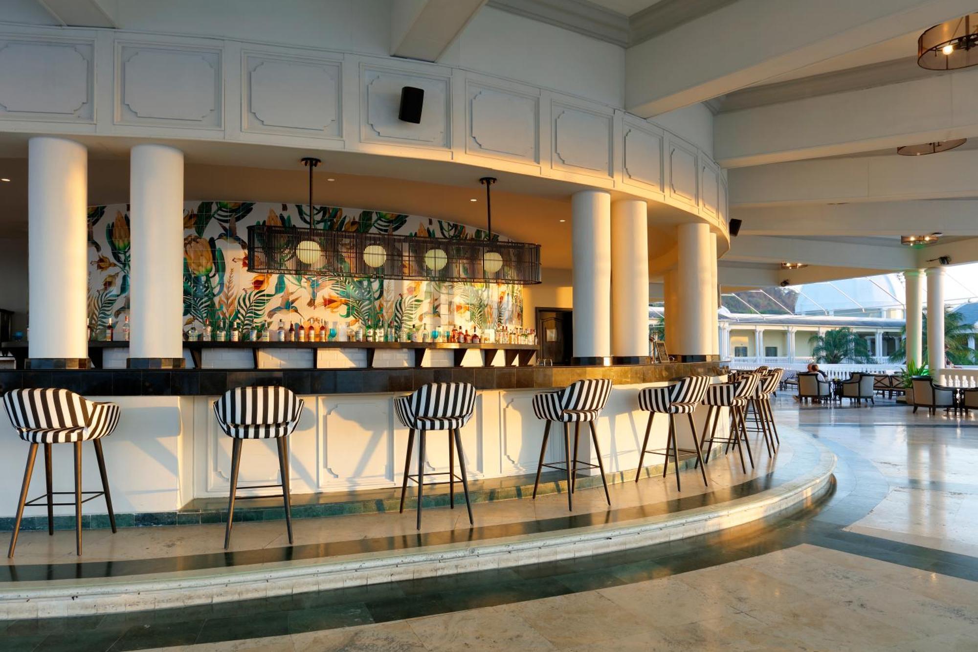 The Signature Level At Grand Palladium Lady Hamilton Resort & Spa Лусеа Экстерьер фото
