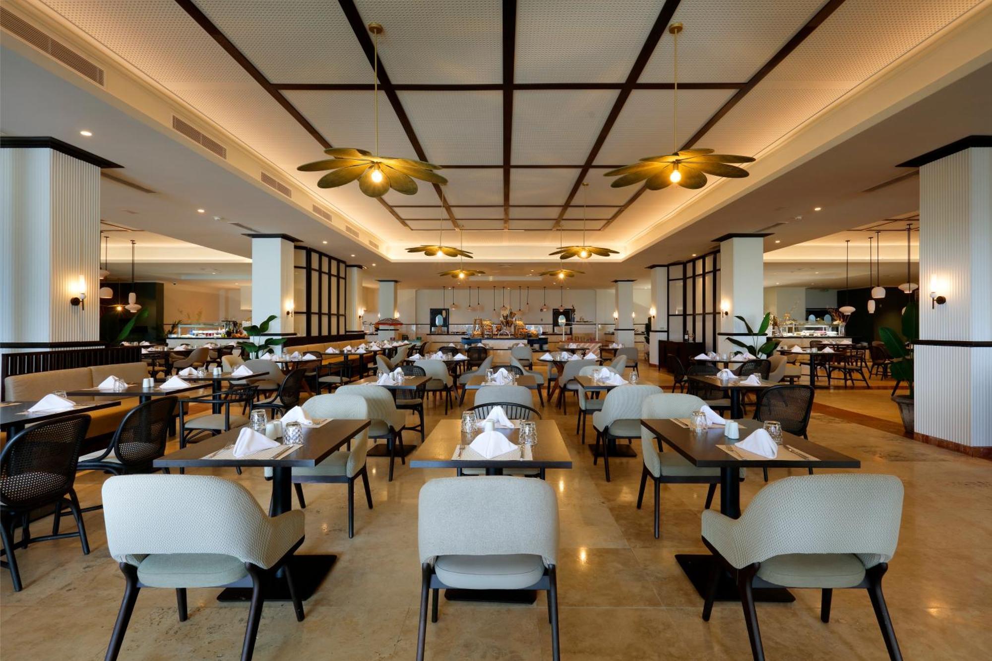 The Signature Level At Grand Palladium Lady Hamilton Resort & Spa Лусеа Экстерьер фото