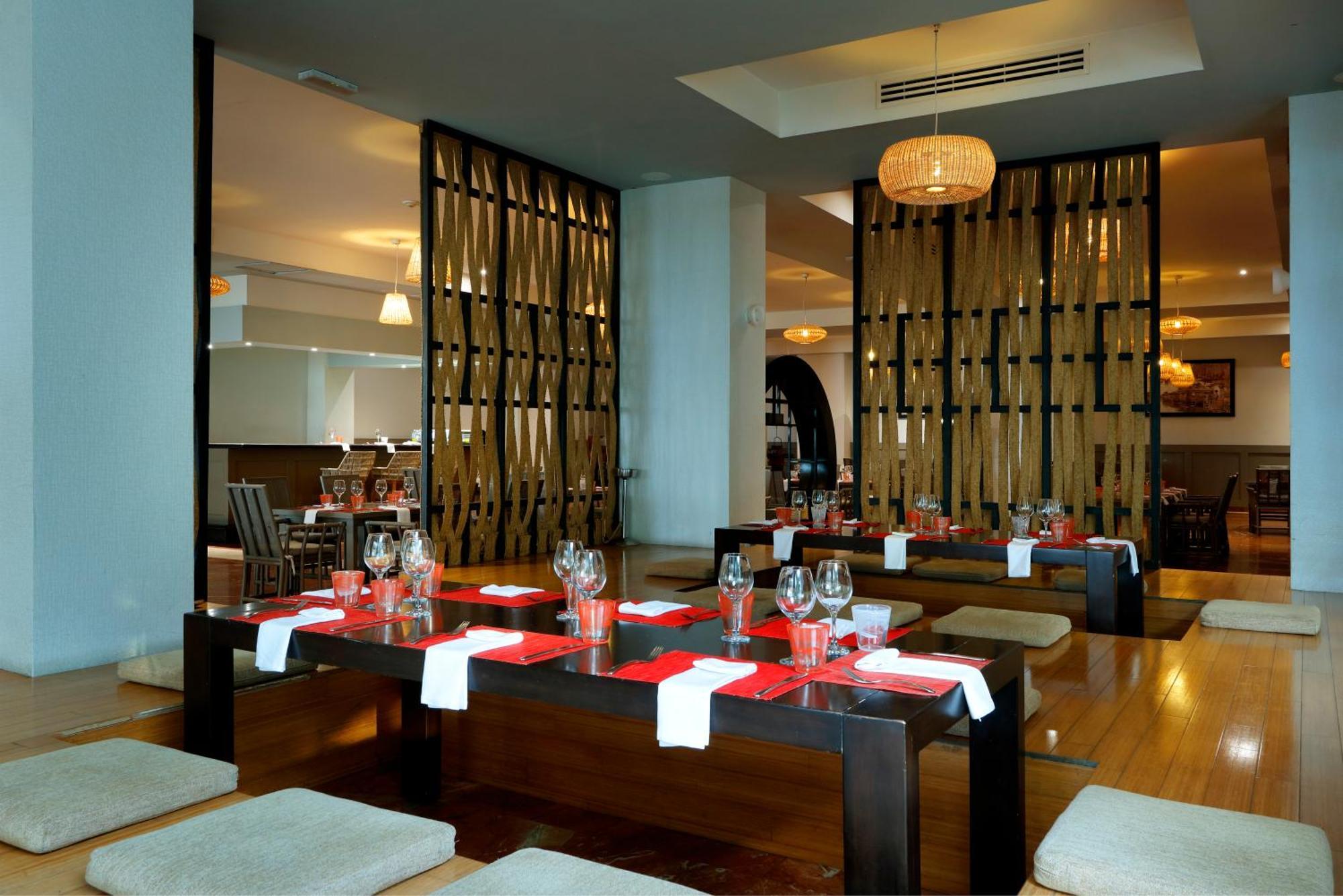 The Signature Level At Grand Palladium Lady Hamilton Resort & Spa Лусеа Экстерьер фото