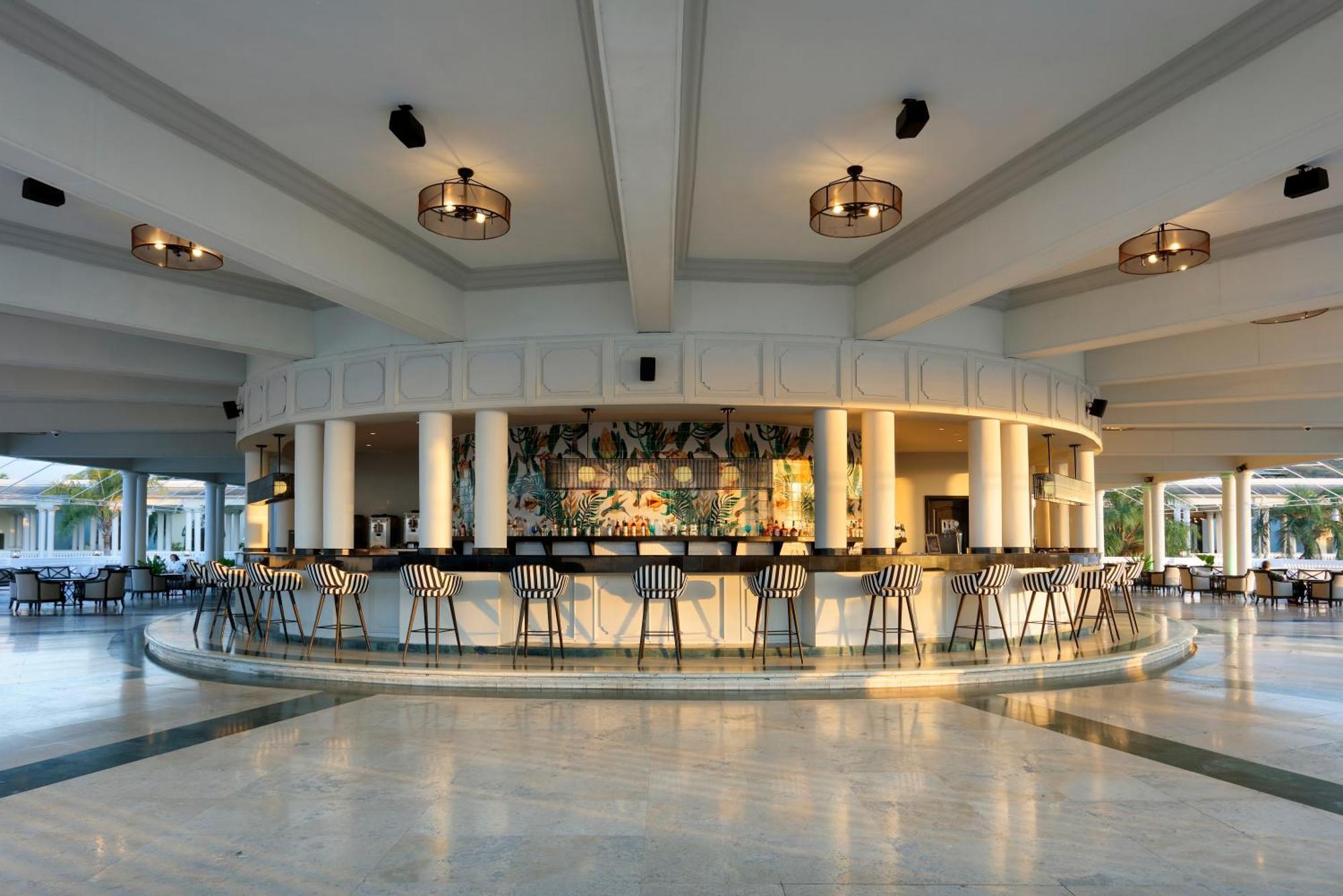 The Signature Level At Grand Palladium Lady Hamilton Resort & Spa Лусеа Экстерьер фото