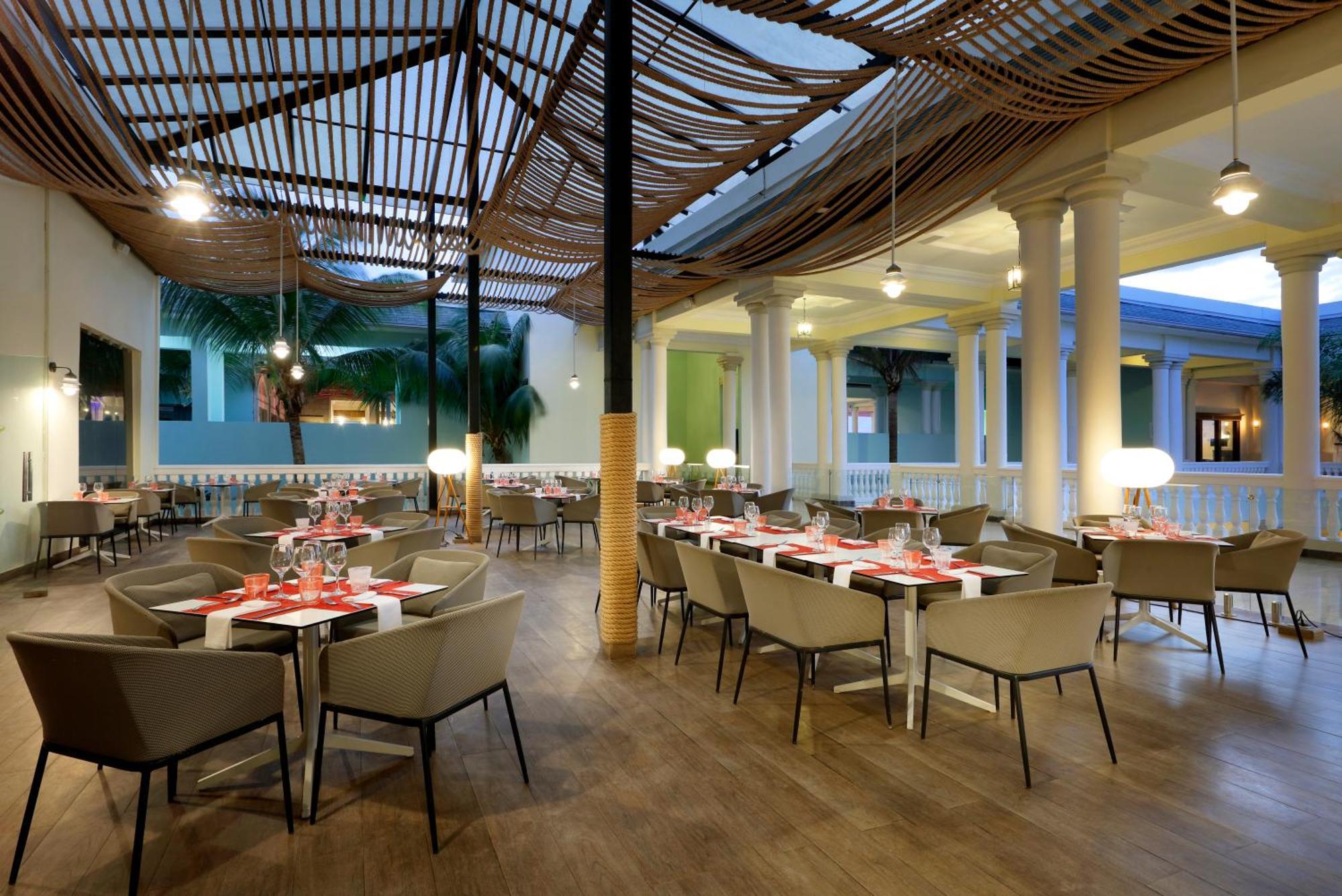 The Signature Level At Grand Palladium Lady Hamilton Resort & Spa Лусеа Экстерьер фото