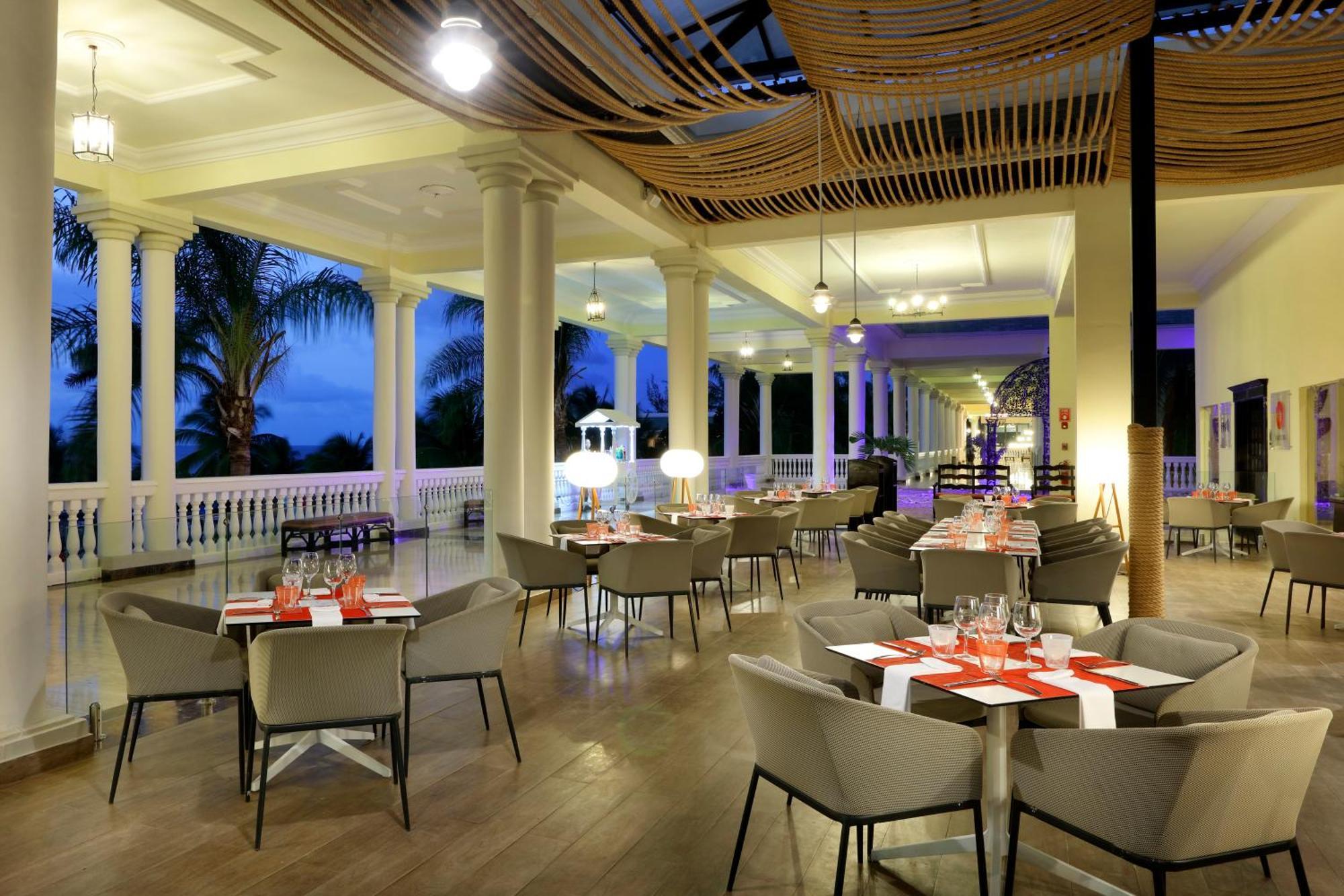 The Signature Level At Grand Palladium Lady Hamilton Resort & Spa Лусеа Экстерьер фото