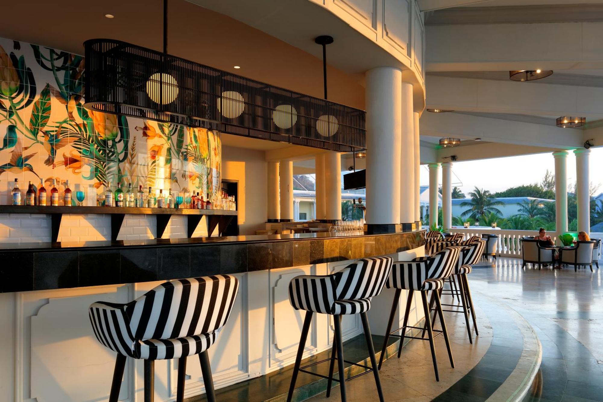 The Signature Level At Grand Palladium Lady Hamilton Resort & Spa Лусеа Экстерьер фото