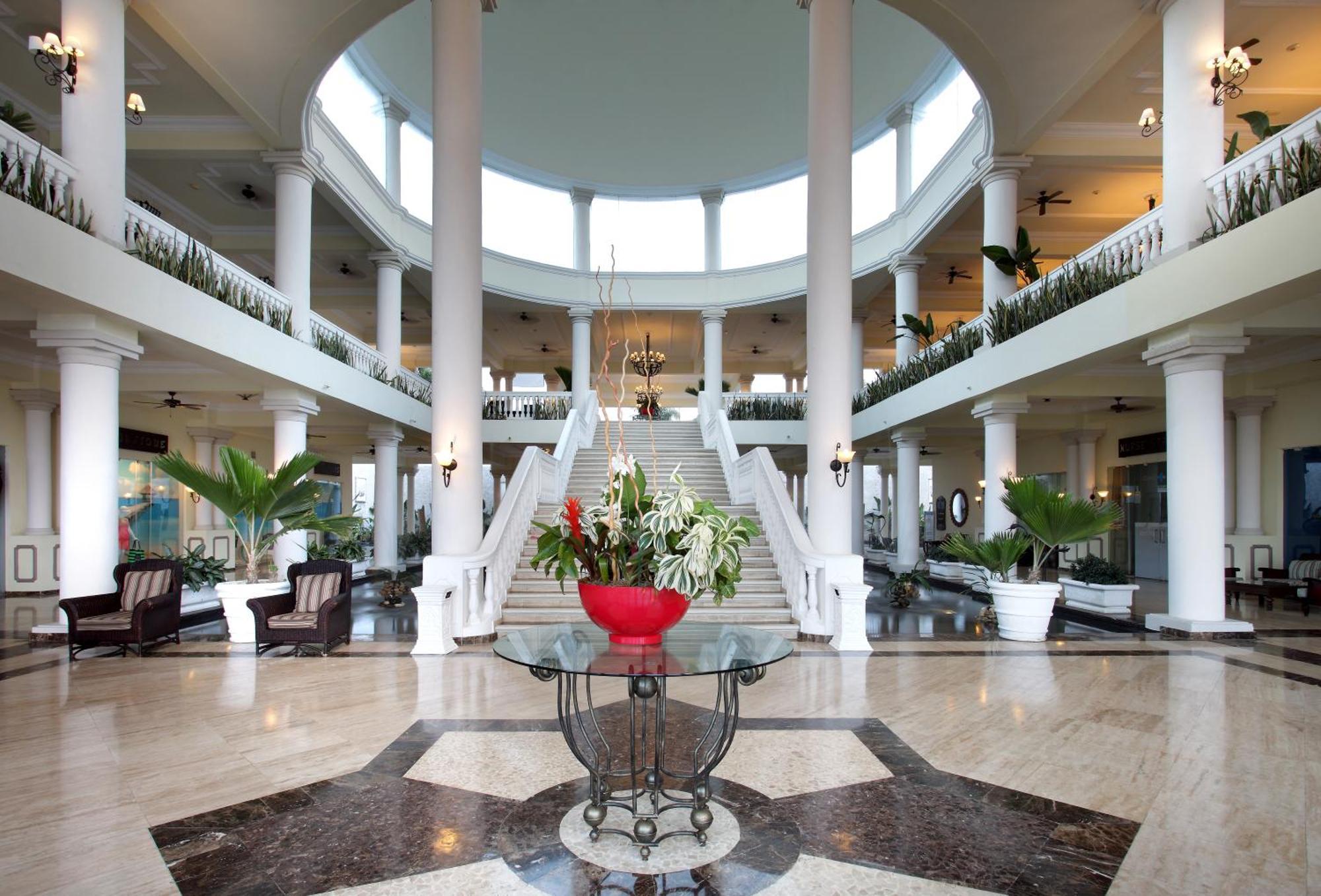 The Signature Level At Grand Palladium Lady Hamilton Resort & Spa Лусеа Экстерьер фото