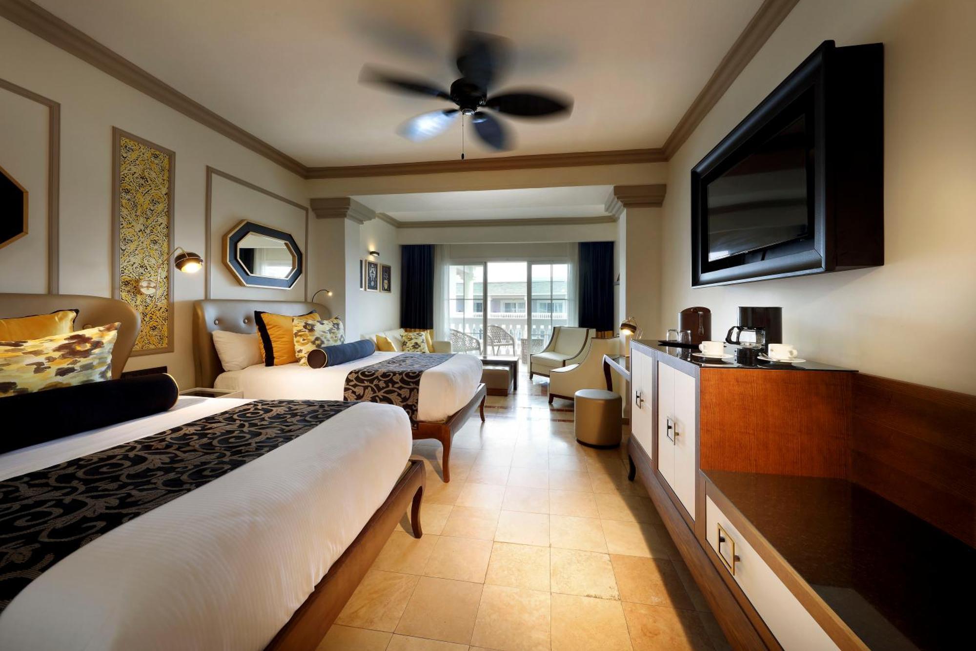 The Signature Level At Grand Palladium Lady Hamilton Resort & Spa Лусеа Экстерьер фото
